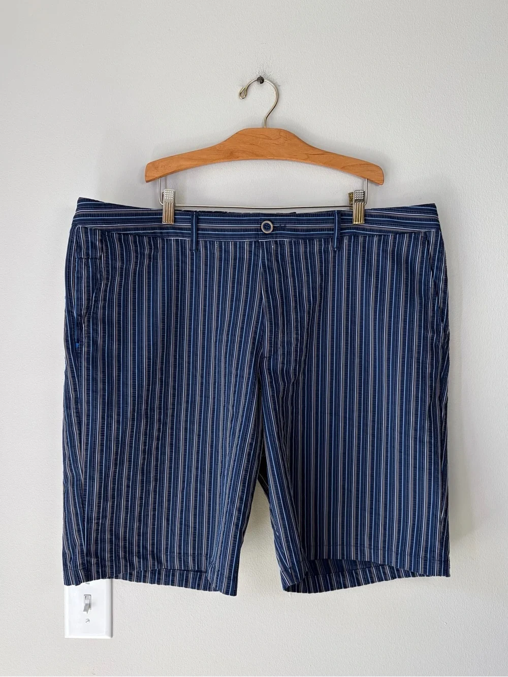 Tommy Bahama Men’s Blue Hybrid Striped Shorts